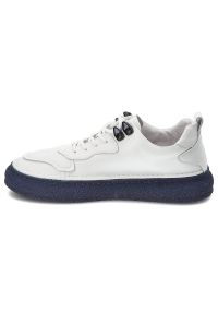 Biało-Granatowe Sneakersy Artiker Stylowe Obuwie Męskie. Okazja: na co dzień. Kolor: biały. Materiał: skóra, guma. Szerokość cholewki: normalna #5