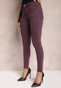 Renee - Ciemnofioletowe Jeansy Skinny z Efektem Push Up Karinali. Okazja: na co dzień. Kolor: fioletowy. Wzór: gładki. Styl: casual