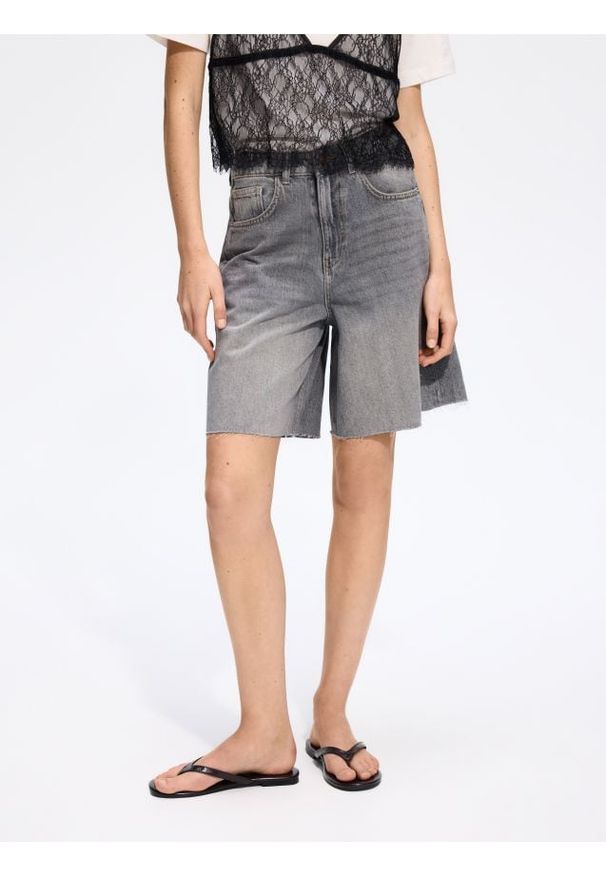 Reserved - Jeansowe szorty - szary. Kolor: szary. Materiał: jeans