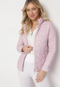 Born2be - Jasnoróżowa Kurtka z Odpinanym Kapturem Pikowana Ariobia. Kolor: różowy #4