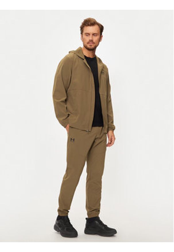Under Armour Spodnie dresowe UA Vibe Woven 1386557 Brązowy Regular Fit. Kolor: brązowy. Materiał: syntetyk