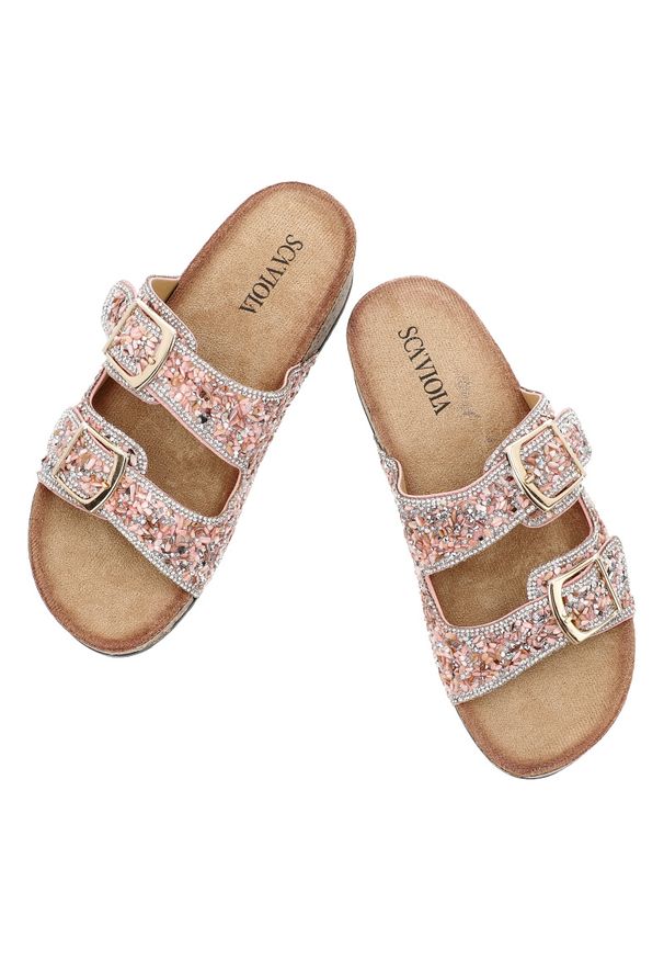 Sca'viola - Różowe Klapki Sca'Viola Modne Obuwie Damskie. Kolor: różowy. Wzór: paski, aplikacja. Sezon: lato. Styl: elegancki, glamour