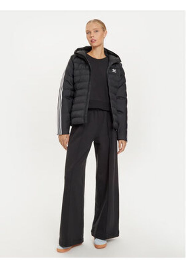 Adidas - adidas Kurtka przejściowa adicolor IW5849 Czarny Slim Fit. Kolor: czarny. Materiał: syntetyk