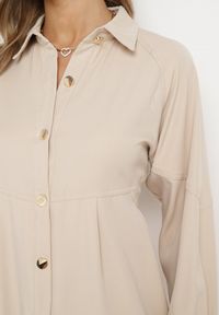 Born2be - Beżowa Luźna Sukienka Koszulowa Momessa. Kolor: beżowy. Typ sukienki: koszulowe. Długość: mini #5