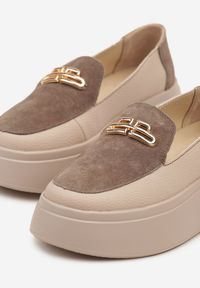 Renee - Beżowe Półbuty na Platformie i Koturnie ze Skóry Naturalnej z Metaliczną Aplikacją Takaria. Okazja: na co dzień, na spacer, na imprezę. Kolor: beżowy. Materiał: skóra. Wzór: aplikacja. Obcas: na koturnie. Styl: casual, elegancki #4