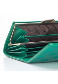 Wittchen - Damski portfel skórzany tłoczony w monogram zielony. Kolor: zielony. Materiał: skóra, lakier #7