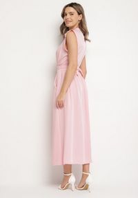 Born2be - Różowa Sukienka Koszulowa o Rozkloszowanym Kroju z Wiązaniem w Pasie Mavirielle. Okazja: na co dzień. Typ kołnierza: dekolt w serek. Kolor: różowy. Materiał: skóra. Długość rękawa: długi rękaw. Typ sukienki: koszulowe. Styl: casual, elegancki #5