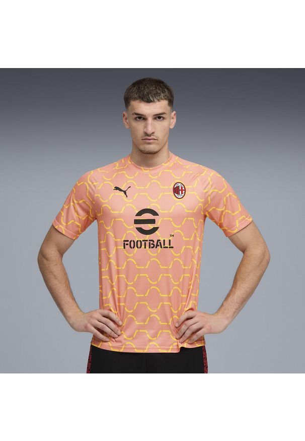 Puma - Męska koszulka przedmeczowa AC Milan PUMA. Kolor: różowy. Sport: bieganie