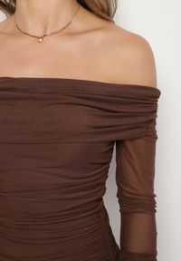 Born2be - Brązowa Taliowana Sukienka Typu Hiszpanka z Transparentnymi Wstawkami Halacia. Typ kołnierza: dekolt hiszpanka. Kolor: brązowy. Styl: elegancki #6