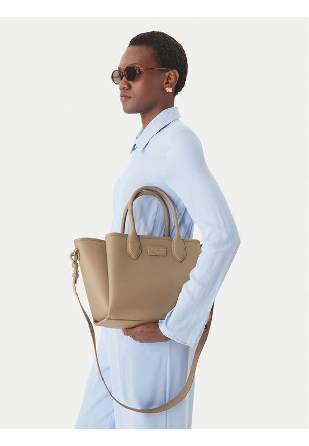 Emporio Armani Torebka EW002329 AF17799 M1345 Brązowy. Kolor: brązowy. Materiał: skórzane