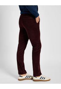 Lee - LEE MĘSKIE SPODNIE SZTRUKSOWE SLIM CHINO VELVET BEET 112355773. Materiał: sztruks #4