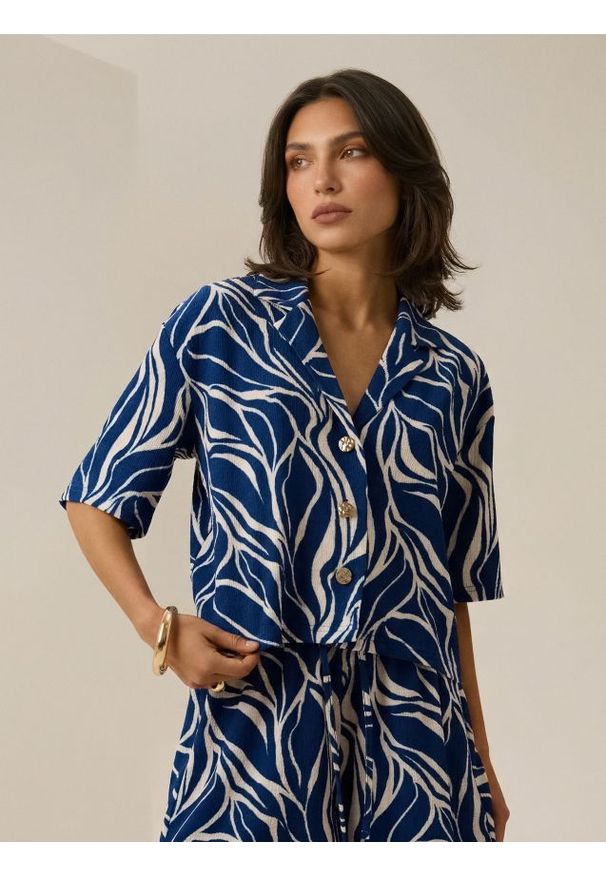 Sinsay - Koszula z krótkim rękawem z motywem roślinnym - wielobarwny. Długość rękawa: krótki rękaw. Długość: krótkie