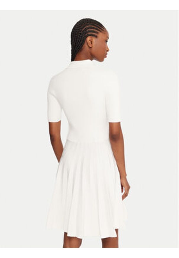 Lacoste Sukienka codzienna EF5803 Écru Regular Fit. Okazja: na co dzień. Materiał: wiskoza, syntetyk. Typ sukienki: proste. Styl: casual