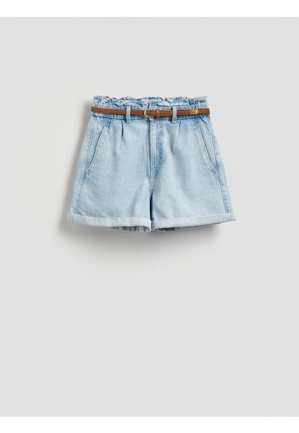 Reserved - Jeansowe szorty z paskiem - niebieski. Kolor: niebieski. Materiał: jeans