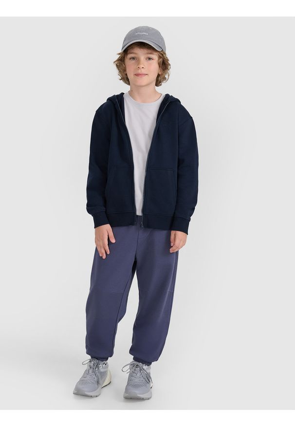 4f - 4F Bluza dresowa rozpinana z kapturem chłopięca - granatowa 122 (6-7 lat). Okazja: na co dzień. Typ kołnierza: kaptur. Kolor: niebieski. Materiał: dresówka. Wzór: gładki, ze splotem. Sezon: lato. Styl: casual, sportowy