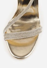 Renee - Złote Szpilki Sandały z Cyrkoniowymi i Transparentnymi Paskami Vikirissa. Okazja: na imprezę. Zapięcie: pasek. Kolor: złoty. Wzór: aplikacja, paski. Obcas: na szpilce. Styl: elegancki. Wysokość obcasa: średni #5