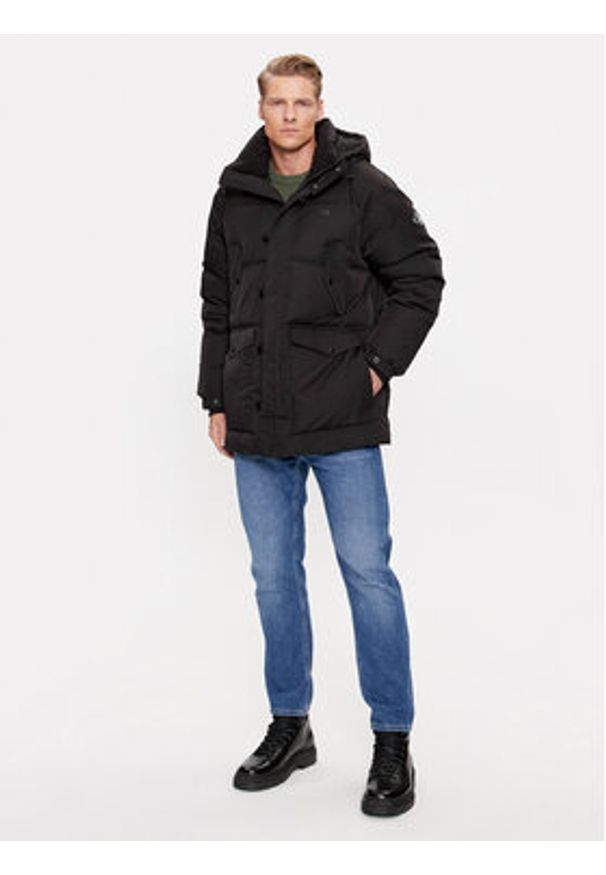 Calvin Klein Jeans Kurtka zimowa J30J324080 Czarny Relaxed Fit. Kolor: czarny. Materiał: syntetyk. Sezon: zima