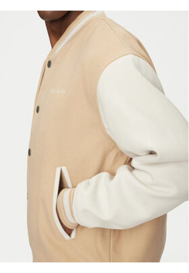 Guess Jeans Kurtka bomber M5RL32 WHAC2 Beżowy Regular Fit. Kolor: beżowy. Materiał: syntetyk