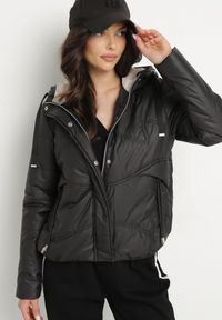 Born2be - Czarna Casualowa Kurtka z Kapturem i Ozdobnymi Sznurkami Evialinae. Okazja: na co dzień. Typ kołnierza: kaptur. Kolor: czarny. Materiał: poliester, jeans. Styl: casual #7