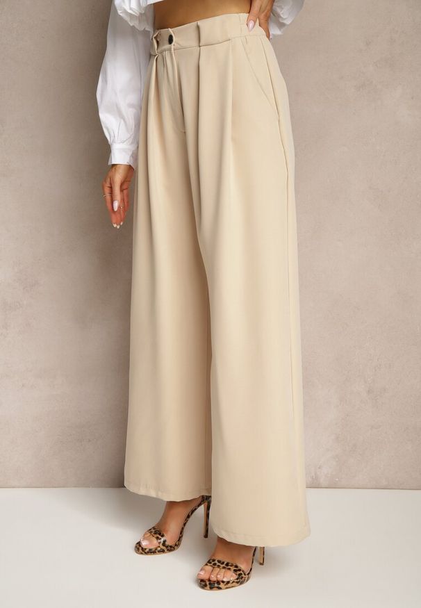 Renee - Beżowe Szerokie Spodnie High Waist o Garniturowym Kroju z Zakładkami Uliadorea. Okazja: na co dzień. Stan: podwyższony. Kolor: beżowy. Styl: casual, elegancki, klasyczny