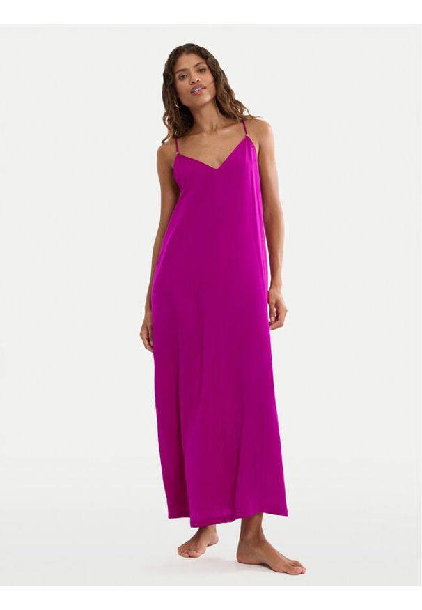 Triumph Sukienka letnia Summer Satin 10227240 Różowy Relaxed Fit. Kolor: różowy. Materiał: syntetyk. Sezon: lato