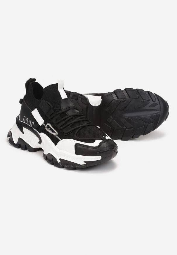 Renee - Czarne Sneakersy Kharena. Zapięcie: bez zapięcia. Kolor: czarny. Materiał: materiał. Szerokość cholewki: normalna. Wzór: aplikacja