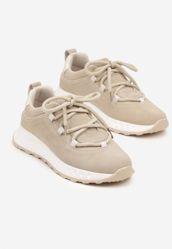 Born2be - Beżowe Sneakersy z Naturalnego Zamszu ze Skórzaną Wkładką Dolittea. Okazja: na co dzień, na spacer. Kolor: beżowy. Materiał: zamsz, skóra. Wzór: aplikacja. Sport: turystyka piesza