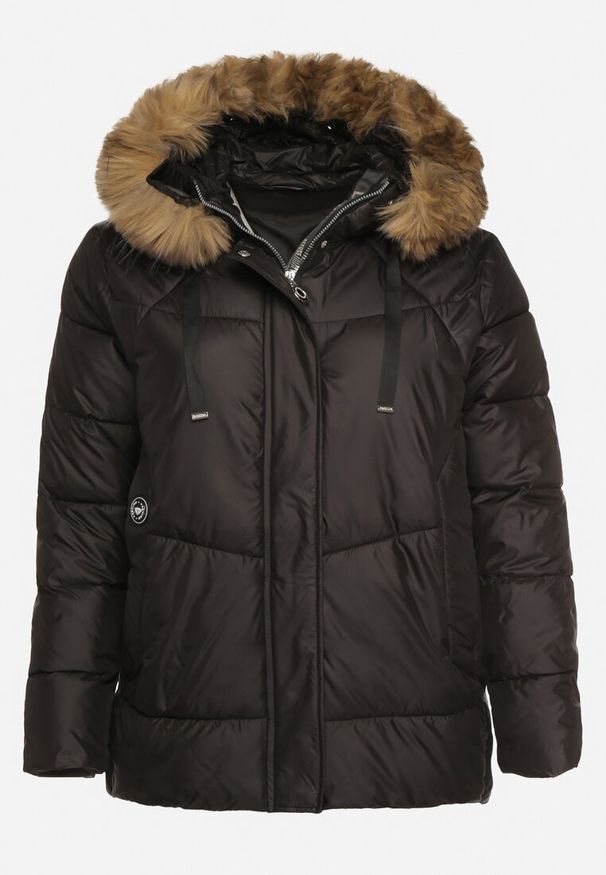 Born2be - Czarna Kurtka z Pikowanymi Przeszyciami i Kapturem z Futerkiem Anavite. Okazja: na spacer, na co dzień. Kolekcja: plus size. Kolor: czarny. Materiał: futro. Styl: casual