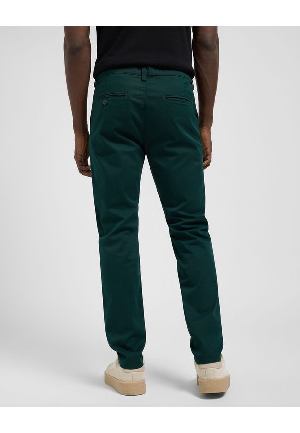 Lee - MESKIE SPODNIE LEE REGULAR CHINO JADE FOREST 112370607