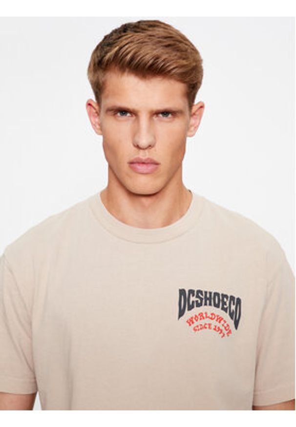 DC Shoes T-Shirt Defiant Tees ADYZT05309 Beżowy Regular Fit. Kolor: beżowy. Materiał: bawełna