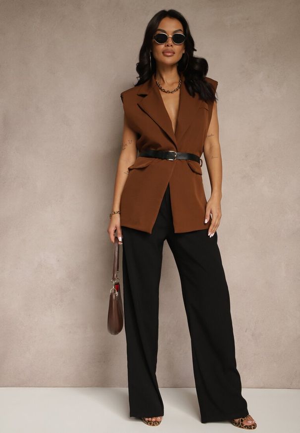 Renee - Brązowa Kamizelka Oversize w Garniturowym Stylu z Guzikiem i Paskiem z Klamrą Galazia. Okazja: do pracy, na co dzień. Kolor: brązowy. Styl: casual, klasyczny