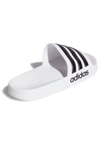 Klapki basenowe Adidas Adilette Shower. Kolor: biały, czarny, wielokolorowy. Styl: sportowy