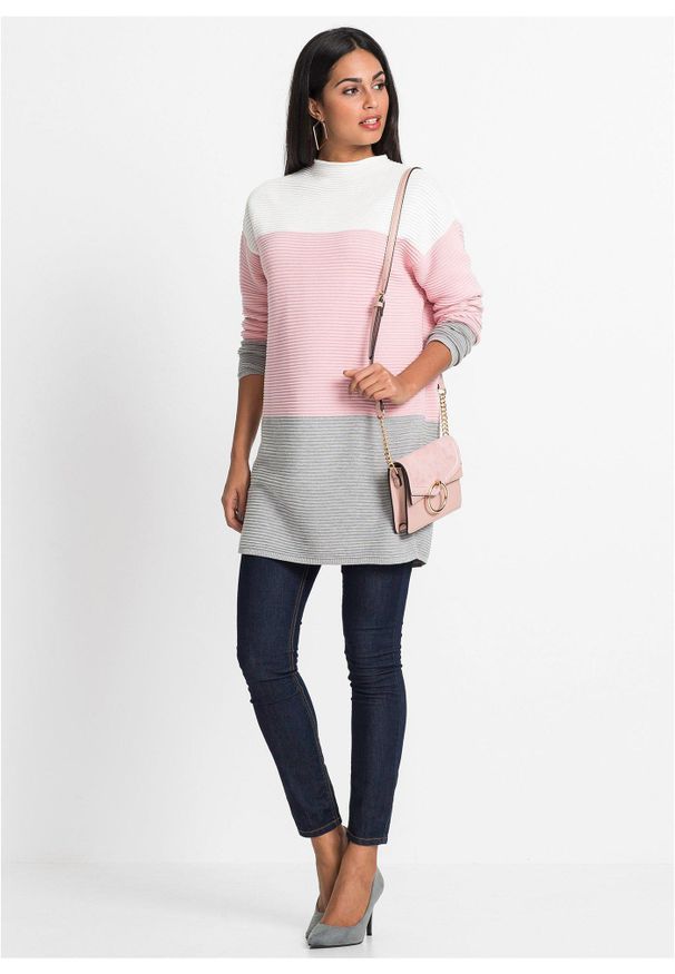 bonprix - Długi sweter w paski. Typ kołnierza: kołnierzyk stójkowy. Kolor: biały. Materiał: dzianina. Długość: długie. Wzór: paski. Styl: elegancki