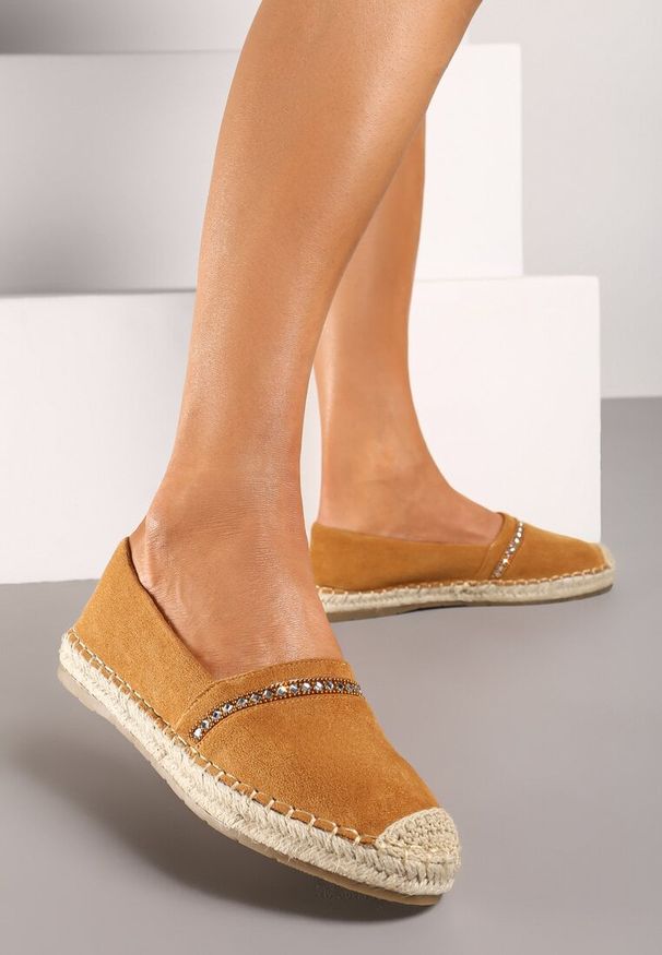 Born2be - Brązowe Espadryle z Plecioną Podeszwą i Noskiem Effily. Kolor: brązowy. Materiał: len. Wzór: aplikacja. Sezon: lato. Obcas: na obcasie. Styl: wizytowy, elegancki. Wysokość obcasa: niski