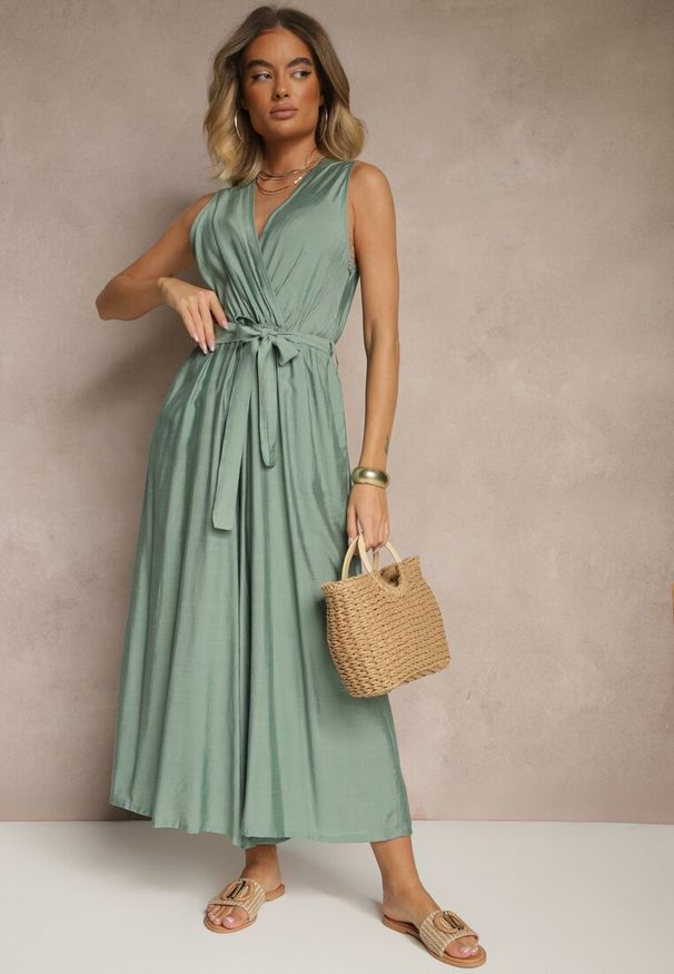 Renee - Zielony Kombinezon Taliowany z Wiskozą Ozdobiony Paskiem Evintria. Okazja: na co dzień. Kolor: zielony. Materiał: wiskoza. Wzór: aplikacja. Styl: klasyczny, casual, elegancki