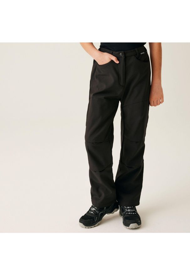 Regatta - Softshell Dziecięce spodnie turystyczne. Kolor: czarny. Materiał: softshell. Sezon: lato. Sport: turystyka piesza