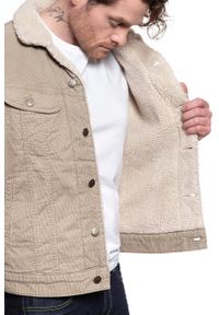 Lee - KURTKA ZIMOWA LEE SHERPA JACKET BEIGE L87AQM97 112122866. Materiał: bawełna, jeans, materiał, sztruks. Wzór: jednolity, kolorowy, nadruk. Sezon: zima. Styl: sportowy, elegancki, klasyczny, vintage #3