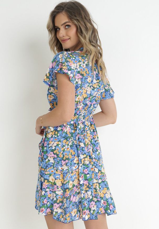 Born2be - Niebiesko-Granatowa Kopertowa Sukienka Mini z Wiązaniem w Pasie z Wiskozy Huette. Kolor: niebieski. Materiał: wiskoza. Wzór: aplikacja. Sezon: wiosna, lato. Typ sukienki: kopertowe. Długość: mini