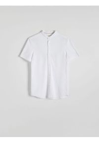 Reserved - Koszula slim fit ze stójką - biały. Typ kołnierza: kołnierzyk stójkowy. Kolor: biały. Materiał: bawełna, dzianina