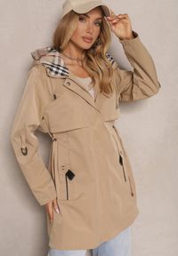 Renee - Ciemnobeżowa Kurtka Typu Parka ze Wzorzystymi Wstawkami w Kapturze i Podpinanych Rękawach Kailenna. Kolor: beżowy. Materiał: tkanina