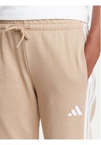 Adidas - adidas Spodnie dresowe Essentials 3-Stripes JX7661 Beżowy Regular Fit. Kolor: beżowy. Materiał: bawełna #4