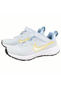 Buty do chodzenia dla dzieci Nike Revolution 6. Zapięcie: rzepy. Kolor: biały. Materiał: guma, materiał, tkanina, syntetyk. Szerokość cholewki: normalna. Model: Nike Revolution. Sport: turystyka piesza