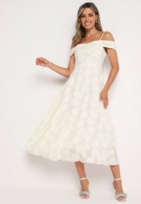 Born2be - Jasnobeżowa Rozkloszowana Sukienka na Regulowanych Ramiączkach o Taliowanym Kroju Umadea. Kolor: beżowy. Długość rękawa: na ramiączkach. Styl: elegancki #1