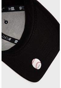 New Era czapka bawełniana kolor czarny z aplikacją. Kolor: czarny. Materiał: bawełna. Wzór: aplikacja #2