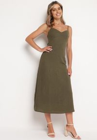 Born2be - Zielona Sukienka o Rozkloszowanym Kroju na Ramiączkach Naouise. Okazja: na ślub cywilny, na wesele, na randkę. Typ kołnierza: dekolt w kształcie V. Kolor: zielony. Materiał: lakier, tkanina. Długość rękawa: na ramiączkach. Sezon: lato. Typ sukienki: oversize, rozkloszowane #4