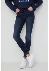 Tommy Jeans jeansy SYLVIA CE161 damskie high waist. Stan: podwyższony. Kolor: niebieski