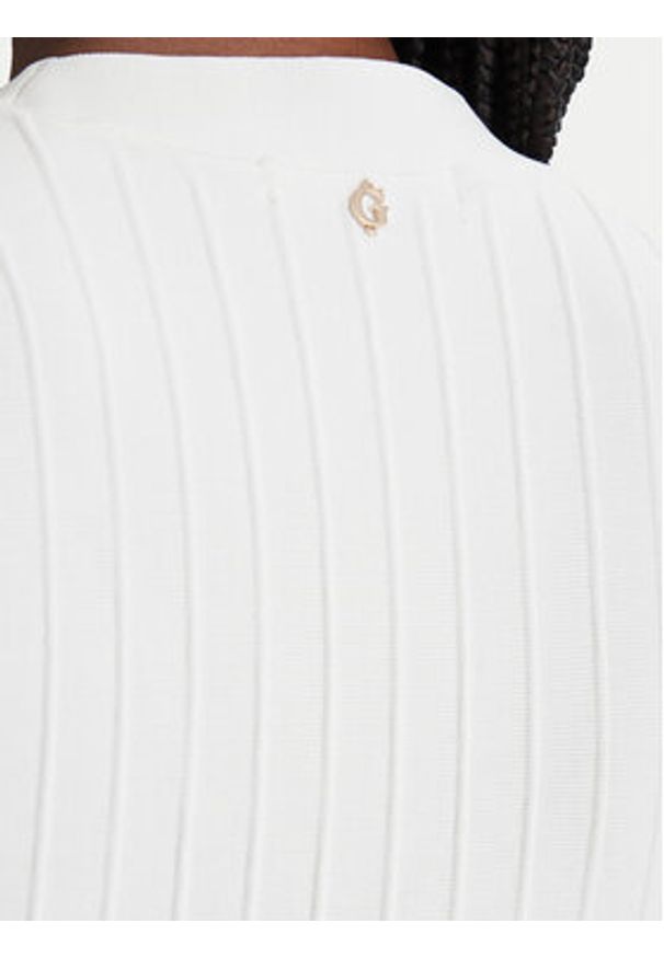 Guess Sukienka dzianinowa W6GK53 Z0658 Biały Regular Fit. Kolor: biały. Materiał: syntetyk