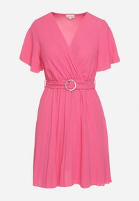 Born2be - Fuksjowa Sukienka Plisowana z Kopertowym Dekoltem Zamiya. Kolor: różowy. Materiał: materiał. Długość rękawa: krótki rękaw. Typ sukienki: kopertowe
