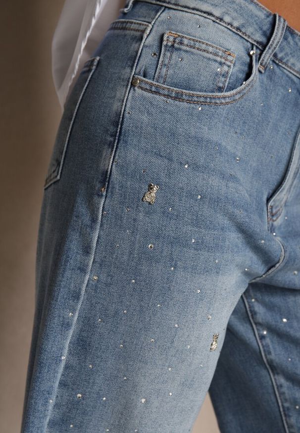 Renee - Niebieskie Szerokie Jeansy High Waist z Cyrkoniowymi Aplikacjami Sireilure. Stan: podwyższony. Kolor: niebieski. Wzór: aplikacja. Styl: klasyczny