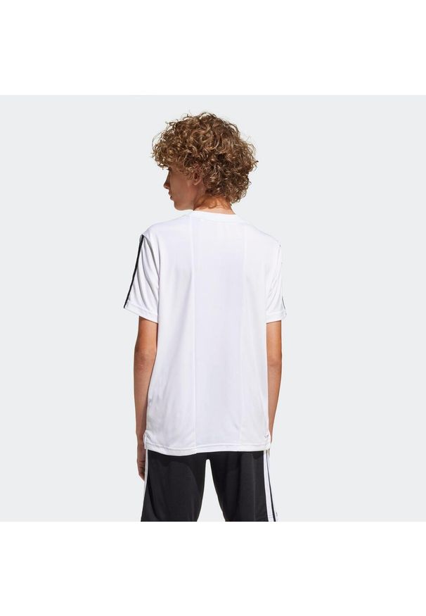 Adidas - Koszulka dziecięca ADIDAS. Kolor: biały. Materiał: materiał. Sport: fitness